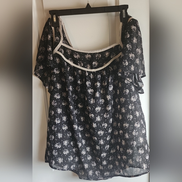 Torrid Crinkle Chiffon Flutter Sleeve Top - Picture 2 of 3